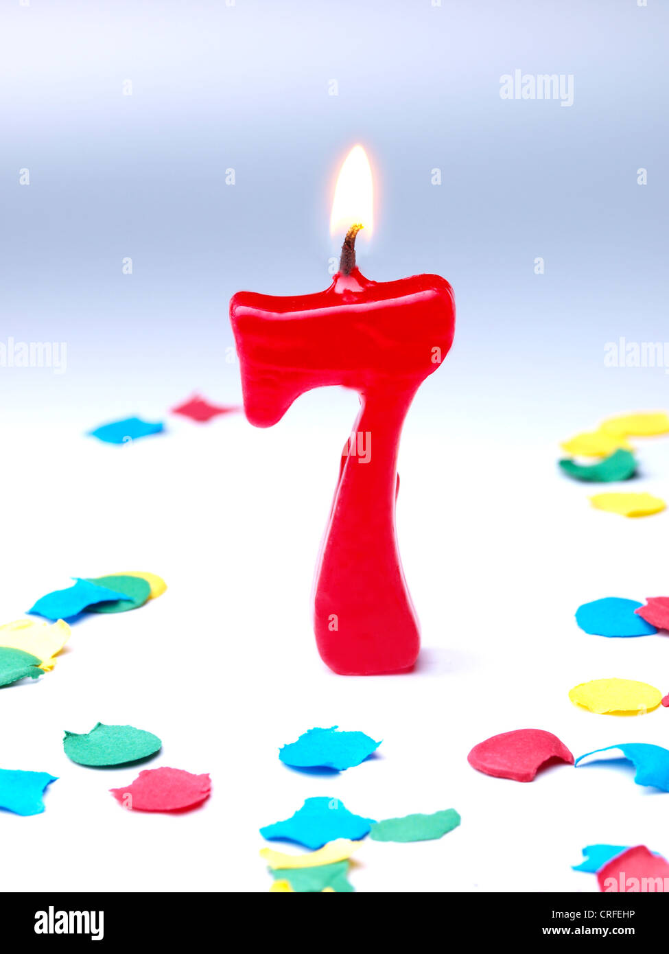 Aniversario Cumpleaños velas mostrando Nr. 7 Fotografía de stock - Alamy