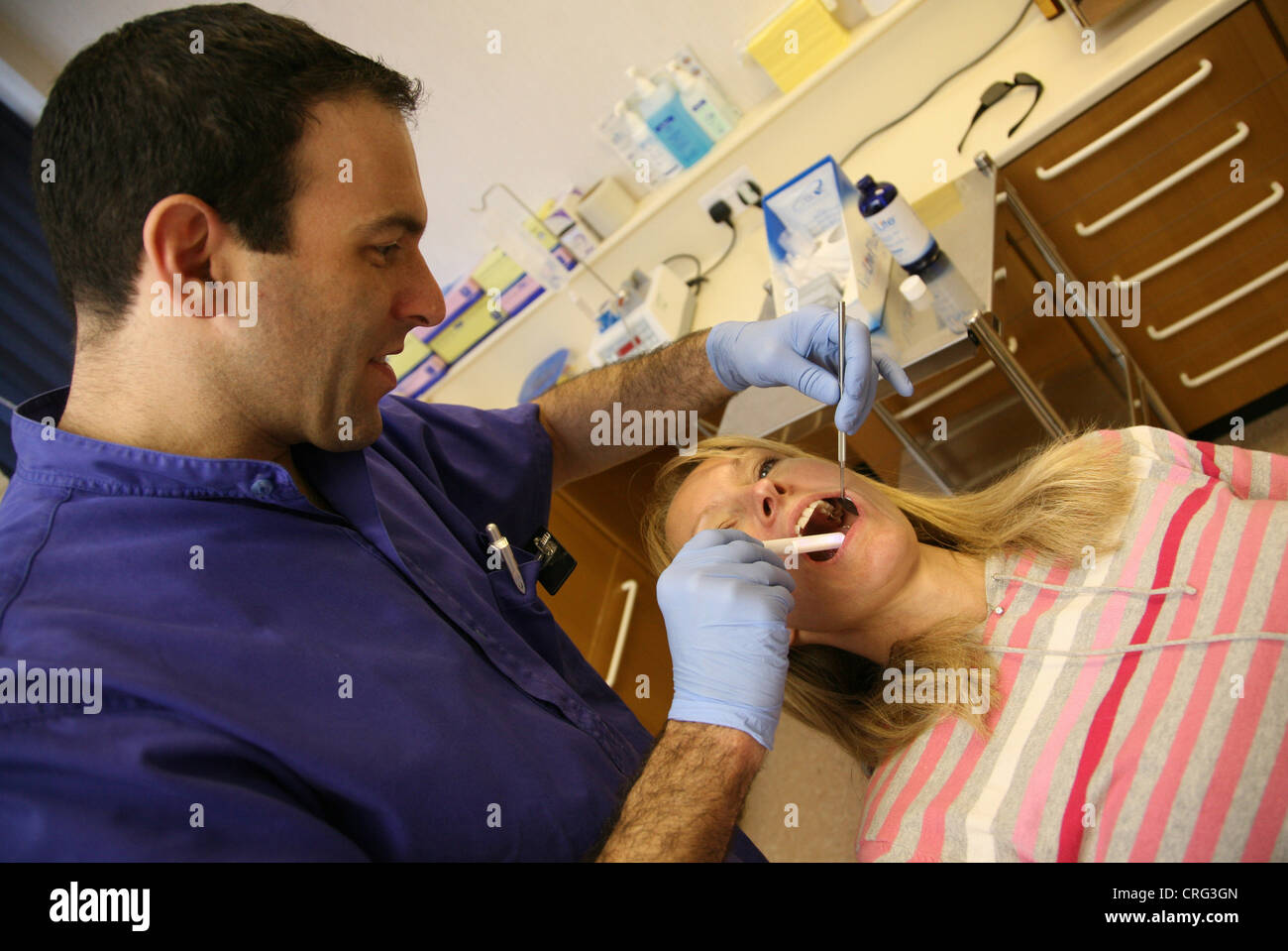Control de pacientes dientes dentista Foto de stock