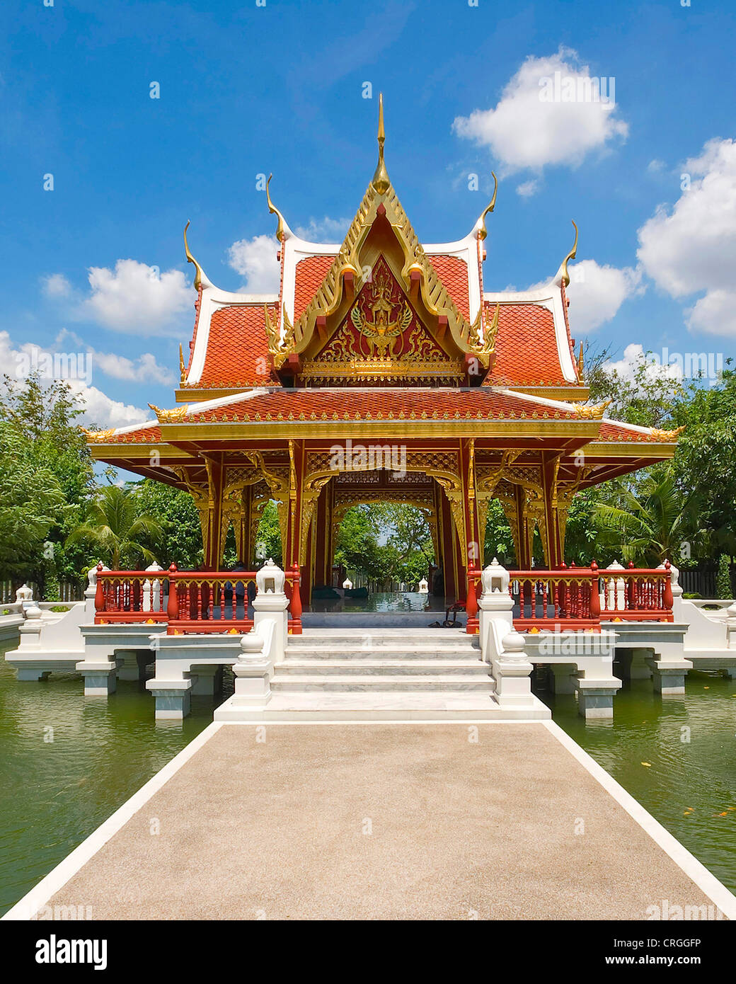 Tailandia Kultur Center, un pabellón en un estanque, Tailandia, Bangkok Foto de stock