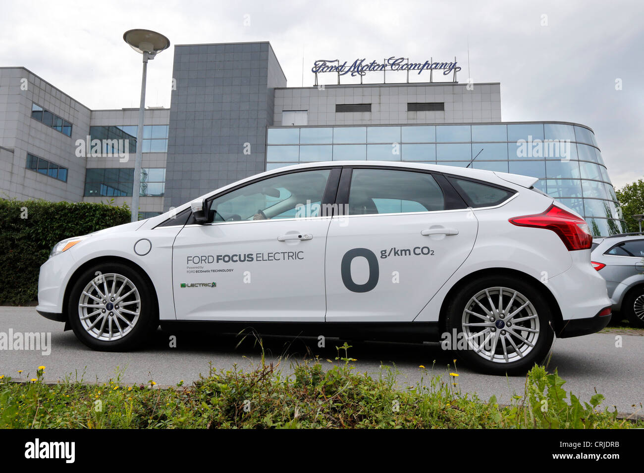 Ford Motor Company, Ford y de investigación del Centro de Ingeniería Avanzada en Aquisgrán (Alemania). En frente del Ford Focus coche eléctrico Foto de stock