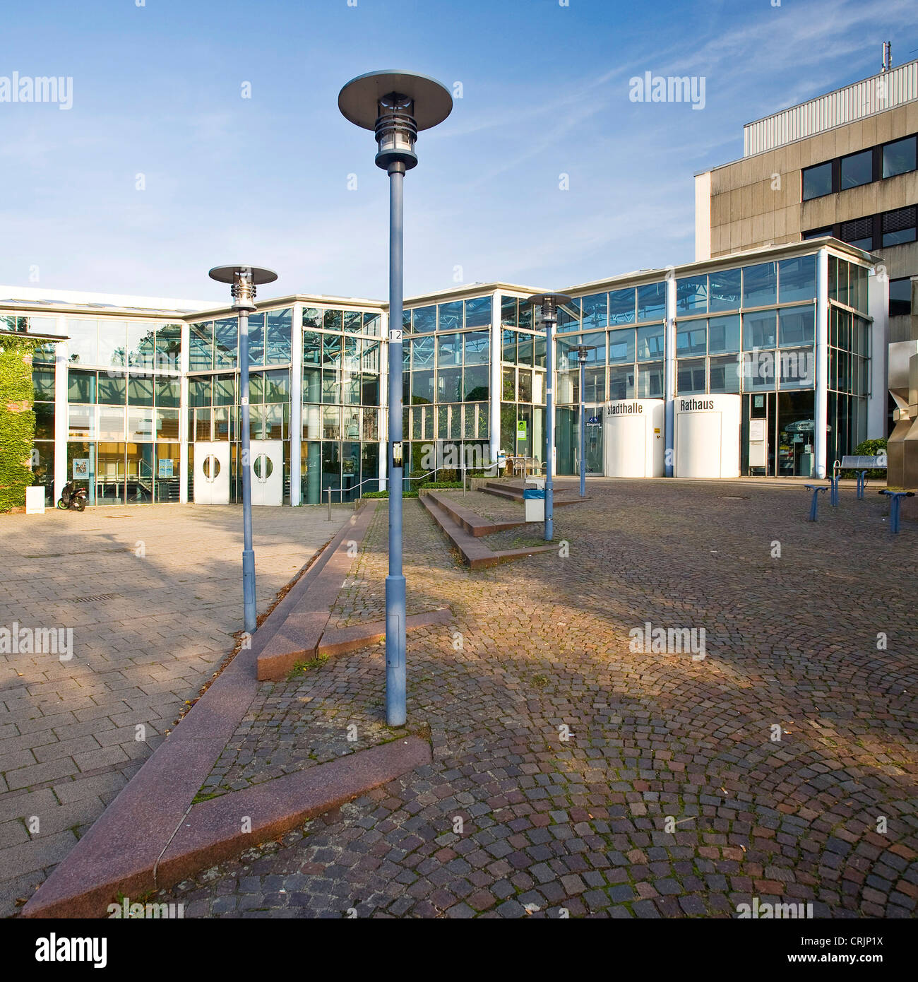 El ayuntamiento y el Guildhall, Stadthalle, en Kamen, Alemania, Renania del Norte-Westfalia, área de Ruhr, Kamen Foto de stock