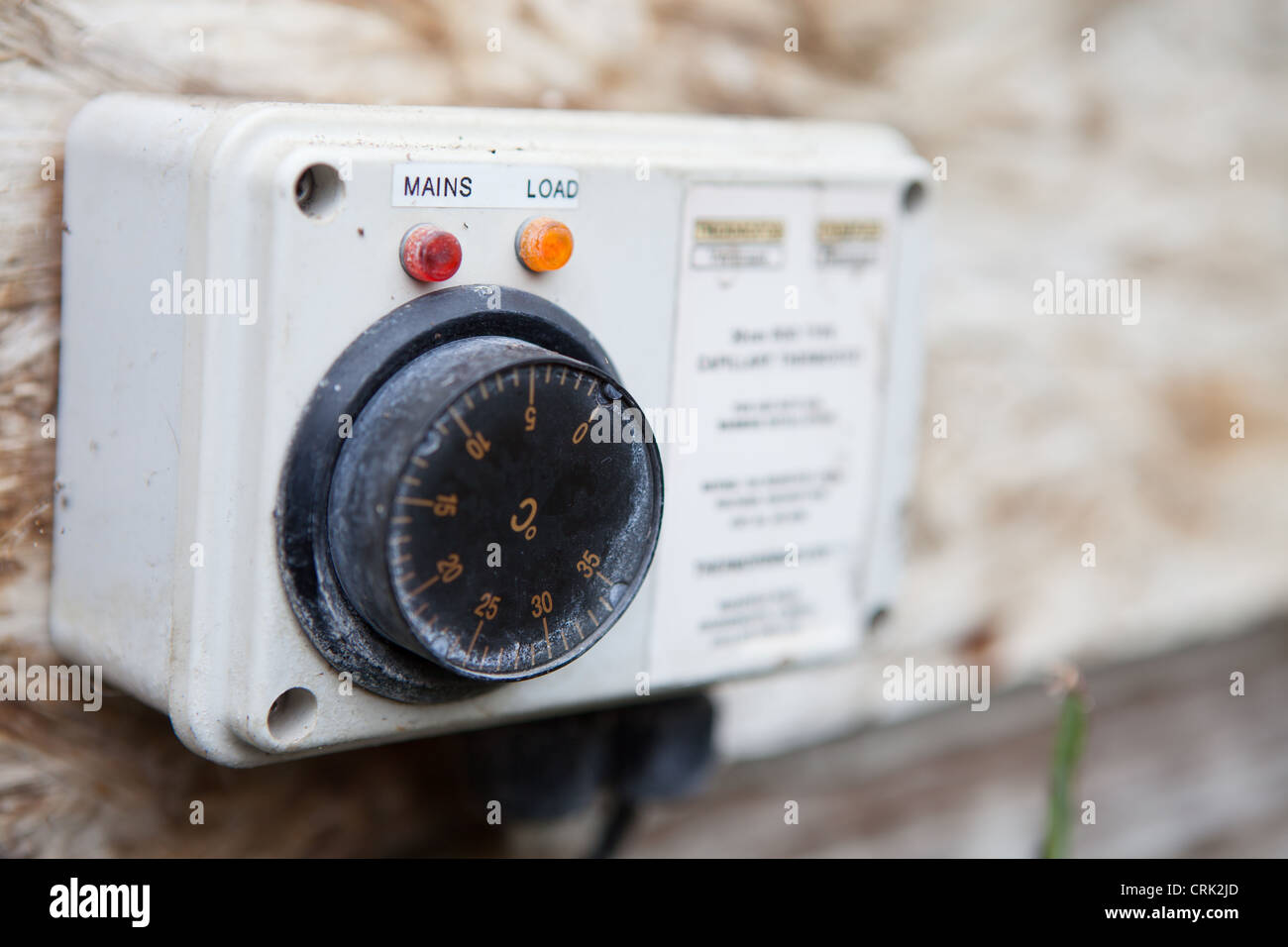 Controlador de temperatura del termómetro para invernadero propagador  calefacción para asegurarse que las plantas permanecen en la temperatura  óptima Fotografía de stock - Alamy