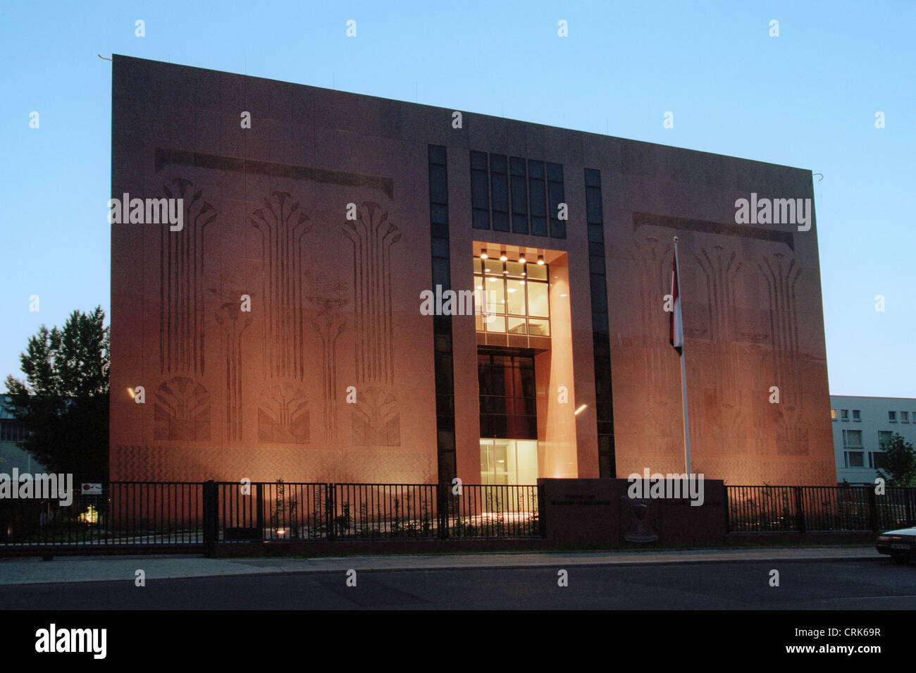 Embajada de la República Árabe de Egipto por la noche Foto de stock