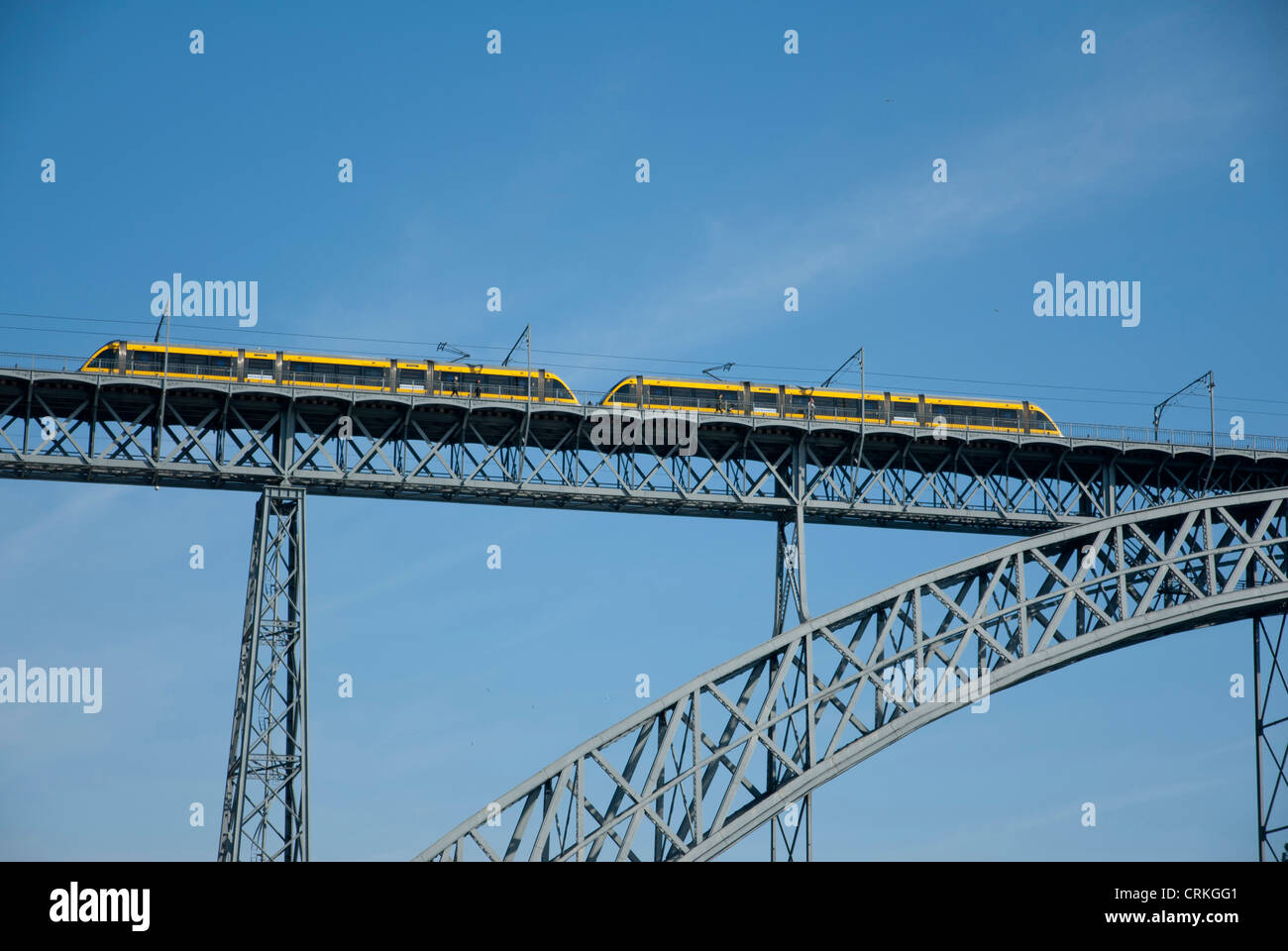 El Puente Dom Luis sobre el río Duero, Oporto, Portugal Foto de stock