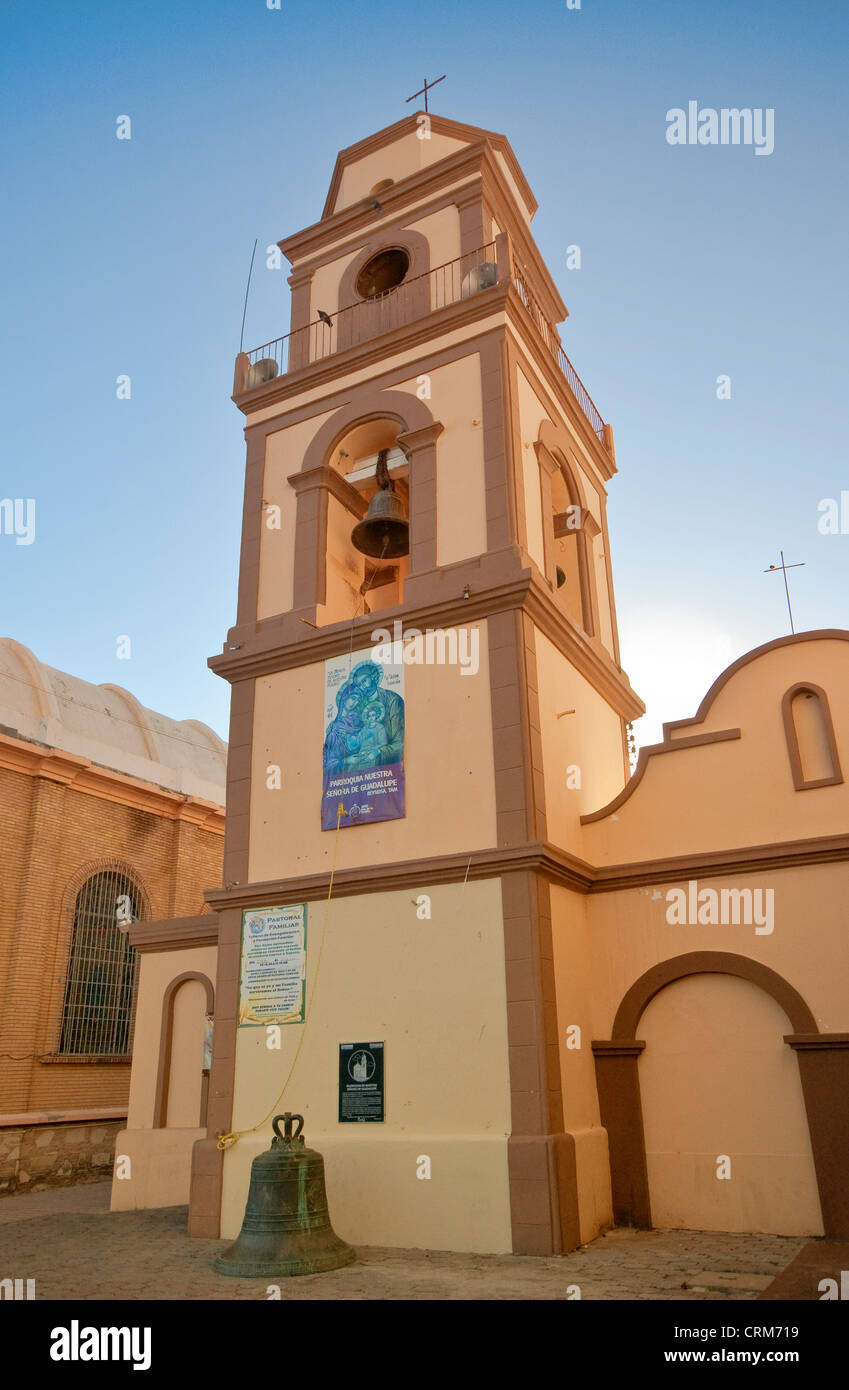 Torre campanario en la Parroquia de Nuestra Señora de Guadalupe, la iglesia en la Plaza Principal de Reynosa, Rio Grande Valley, México Fotografía de stock - Alamy Torre campanario en la Parroquia de Nuestra Señora de Guadalupe, la iglesia en la Plaza Principal de Reynosa, Rio Grande Valley, México Fotografía de stock - Alamy