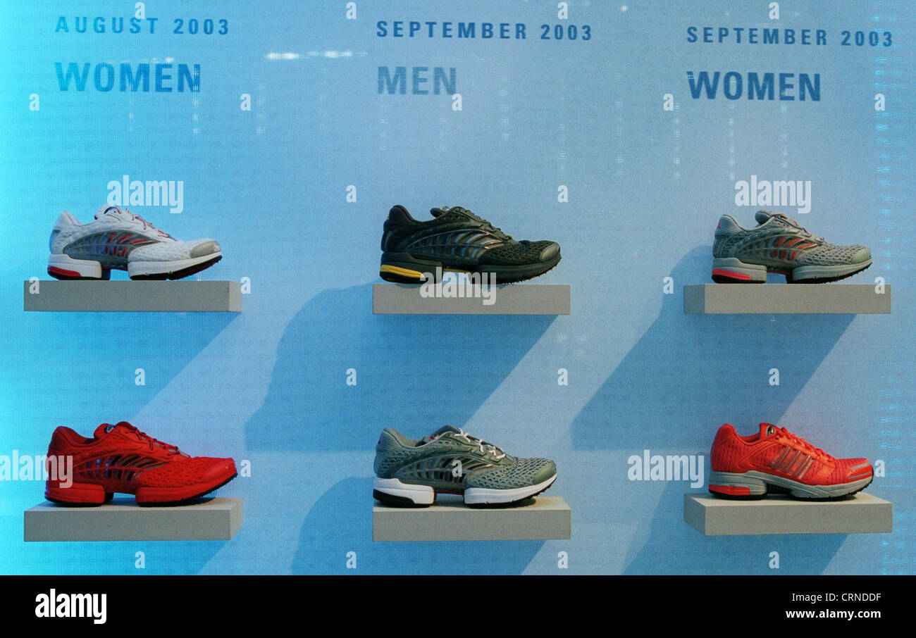Adidas running shoes fotograf as e im genes de alta resoluci n Alamy