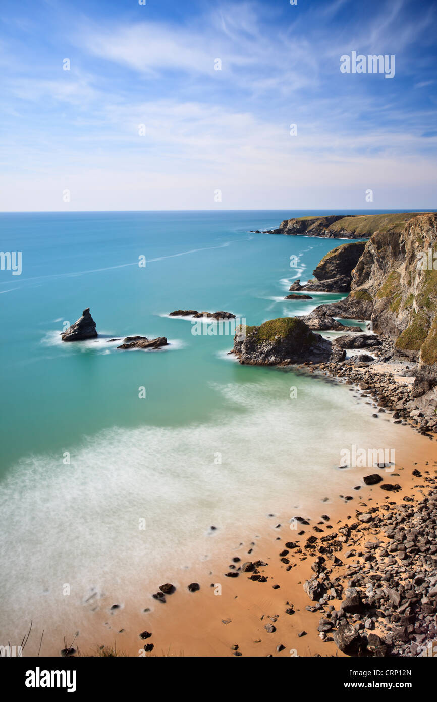 Resistente a costa de Cornish Bedruthan pasos nombrado después de un 'gigantes' Bedruthan mitológico de quien se dice que utilizan pilas de rocas o Foto de stock