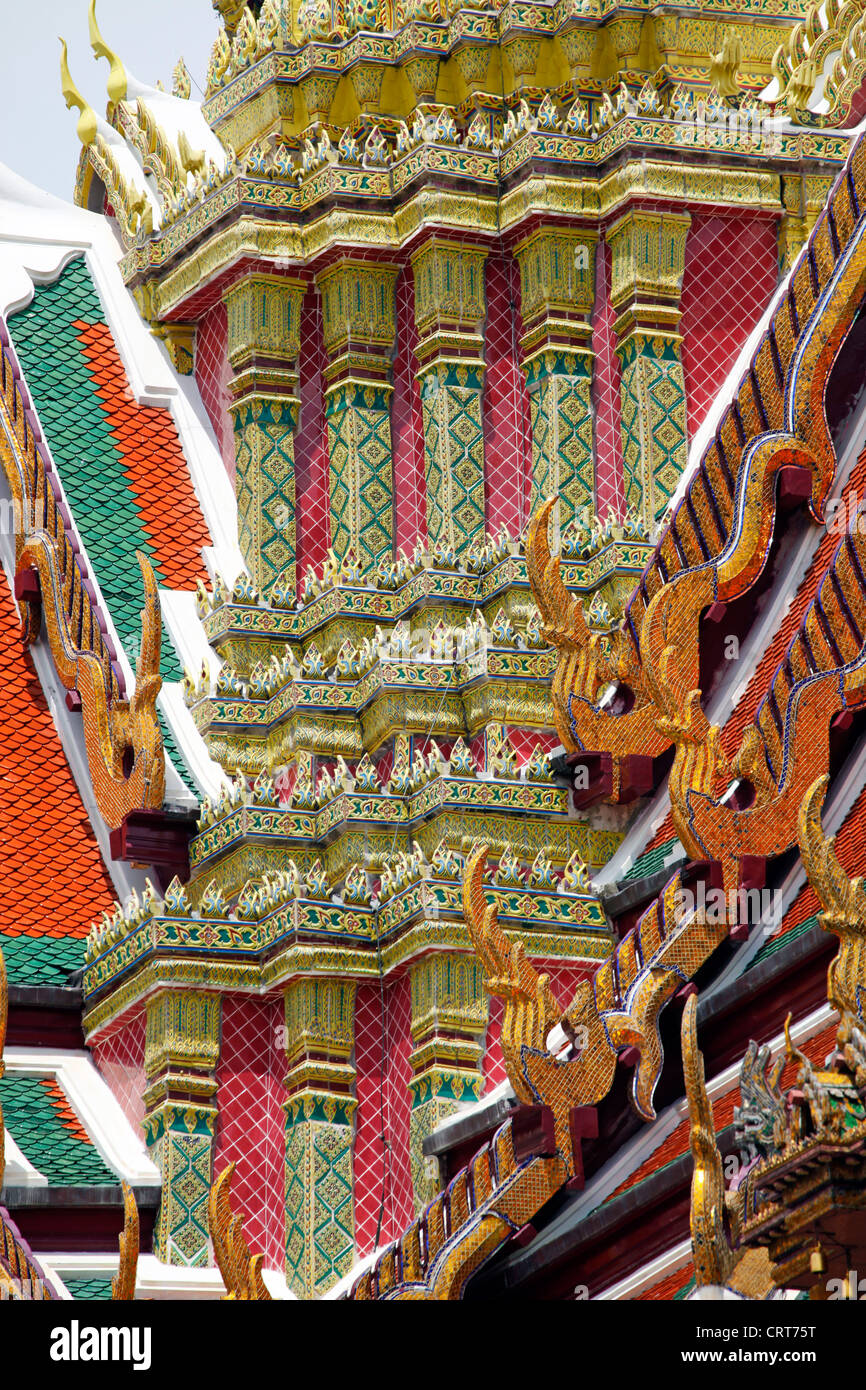 Arquitectura orientales en el Gran Palacio, Wat Phra Kaew, Bangkok, Tailandia. Foto de stock