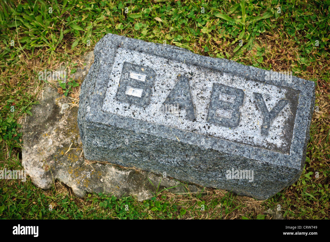 Viejo grave para un bebé sin nombre que murió al nacer, Pennsylvania Foto de stock