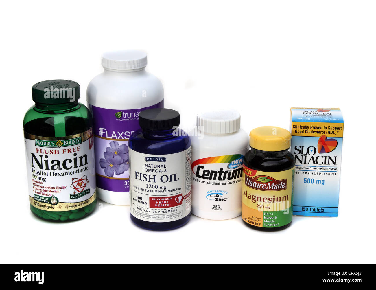 Un grupo de vitaminas y suplementos. Incluye la niacina, magnesio, aceite de pescado, una multi vitamina y aceite de linaza Foto de stock