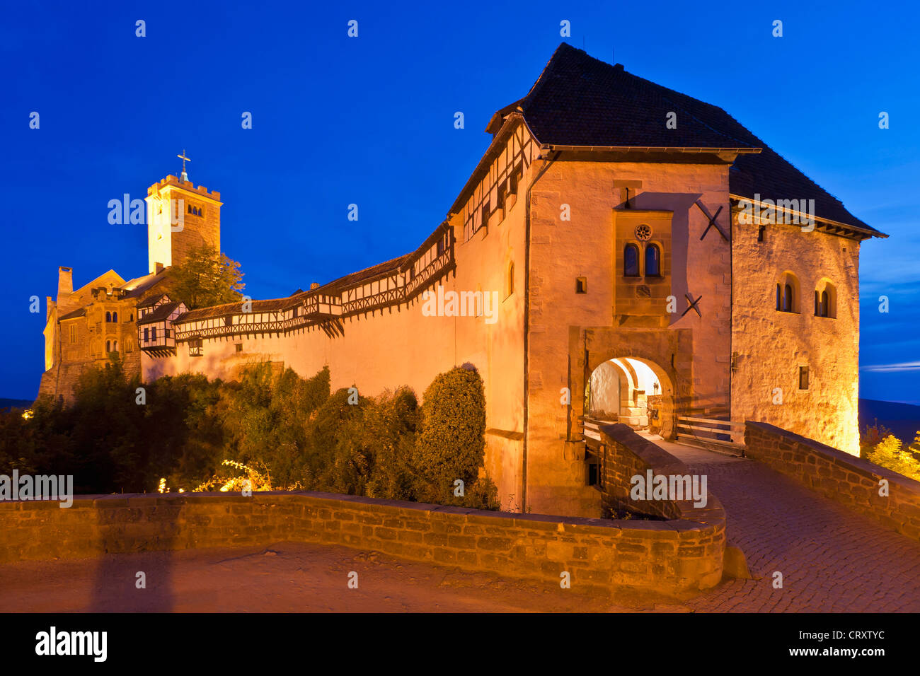 Alemania, Turingia, Eisenach, vista del castillo de Wartburg al atardecer Foto de stock