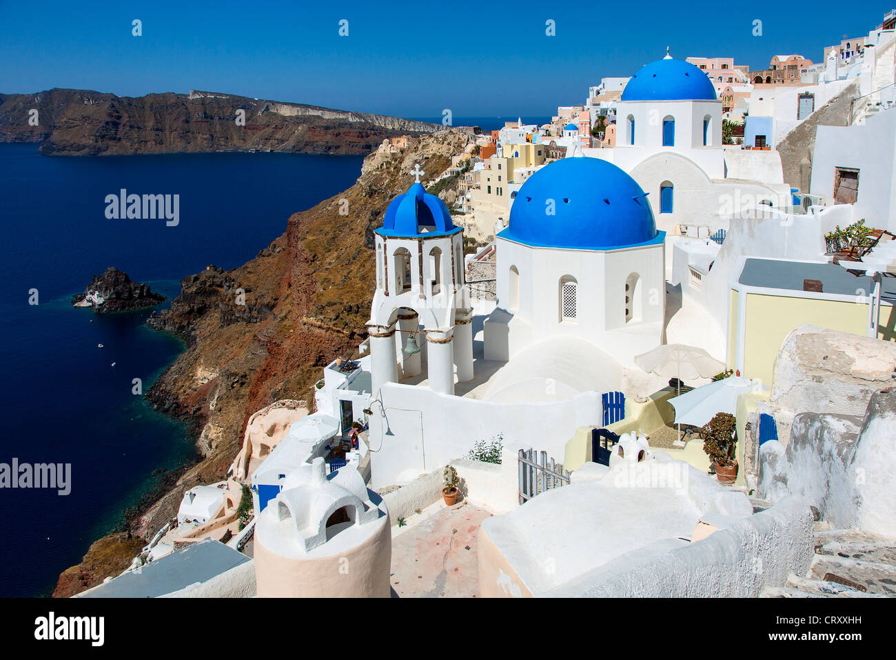 Grecia Santorini Oia cúpula azul de la Iglesia Ortodoxa Foto de stock