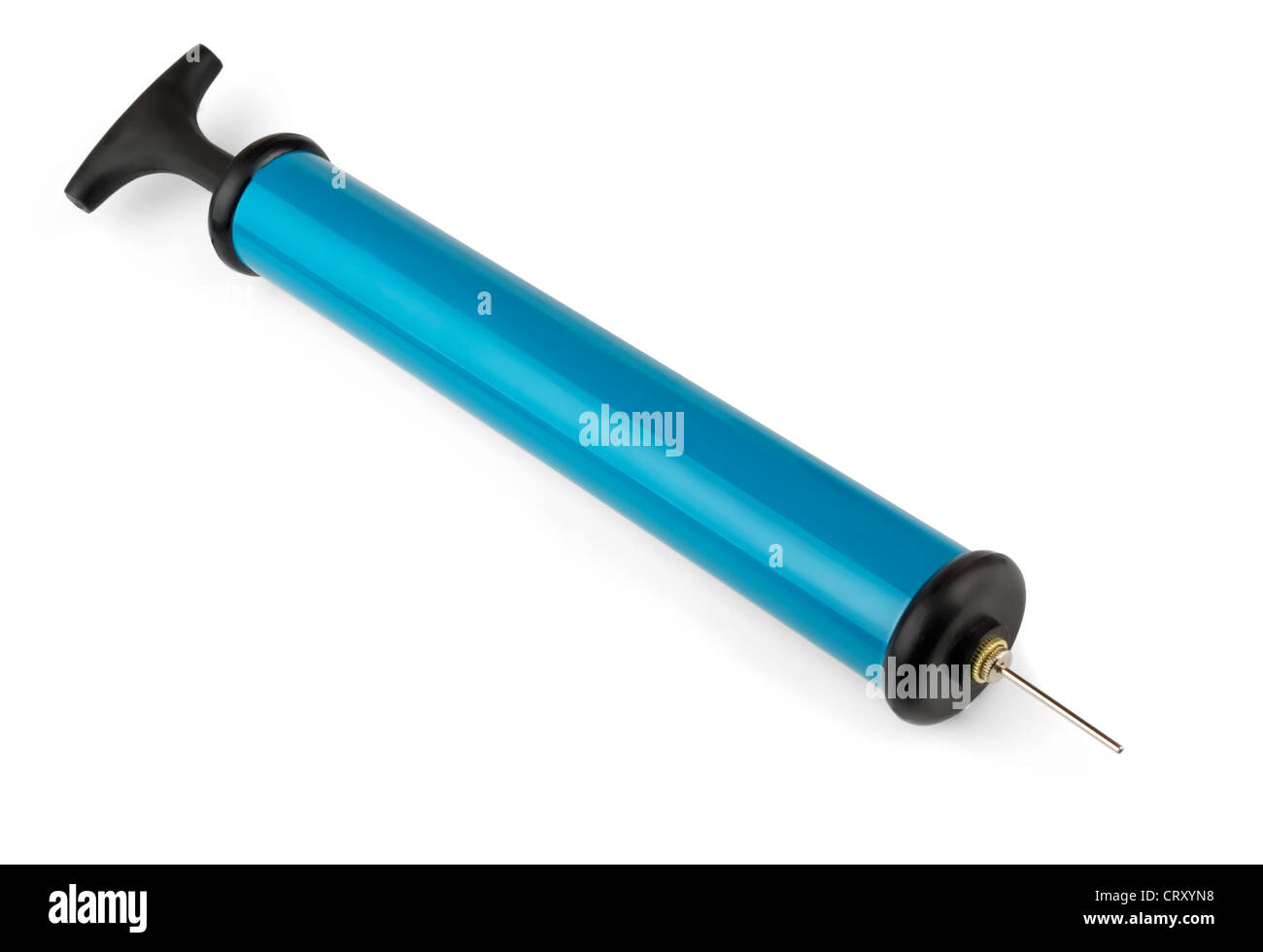 Bomba de aire de mano de plástico azul aislado en blanco Foto de stock