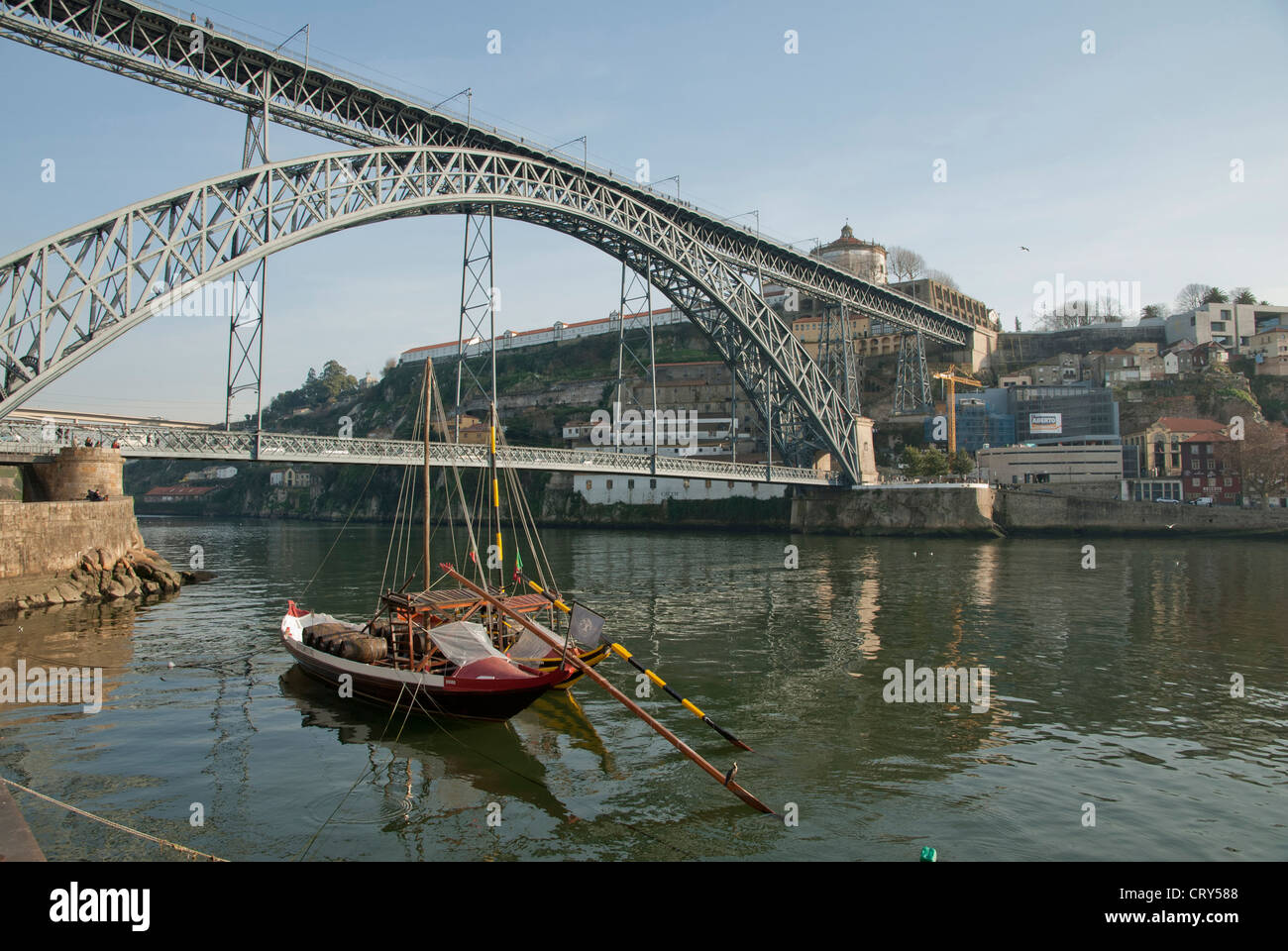 El Puente Dom Luis sobre el río Duero, Oporto, Portugal Foto de stock