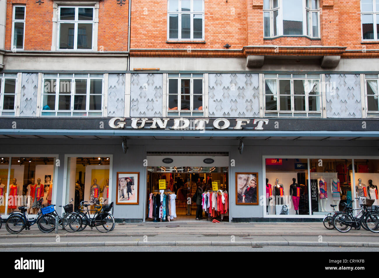 Tienda de ropa Gundtoft distrito Vesterbro Copenhague Dinamarca Europa Foto de stock