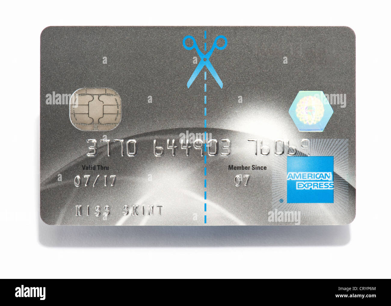 Tijeras de corte de una tarjeta de crédito American Express Foto de stock