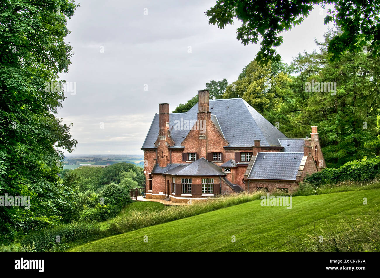 La casa de Marguerite Yourcenar en Le Mont Noir (Negro) Montaje de