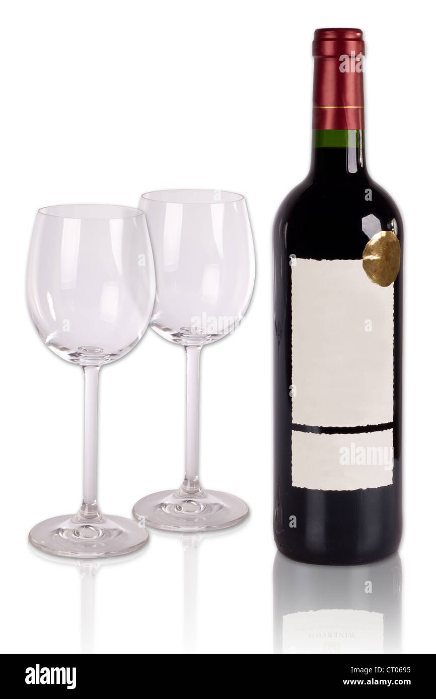 Copas de vino y botella aislado Foto de stock