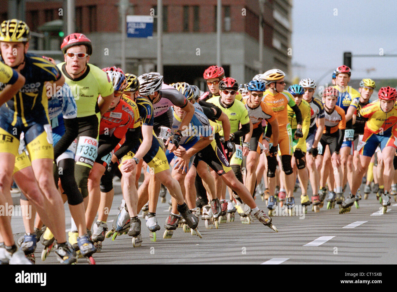 Patinadores de tomar parte en la Maratón de Berlín Foto de stock
