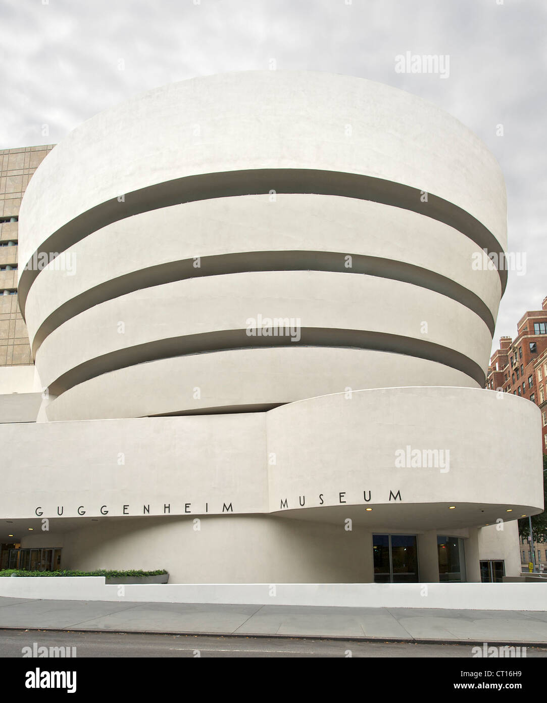Solomon R. Guggenheim Museum en la quinta avenida en Manhattan, Nueva York, Estados Unidos. Foto de stock