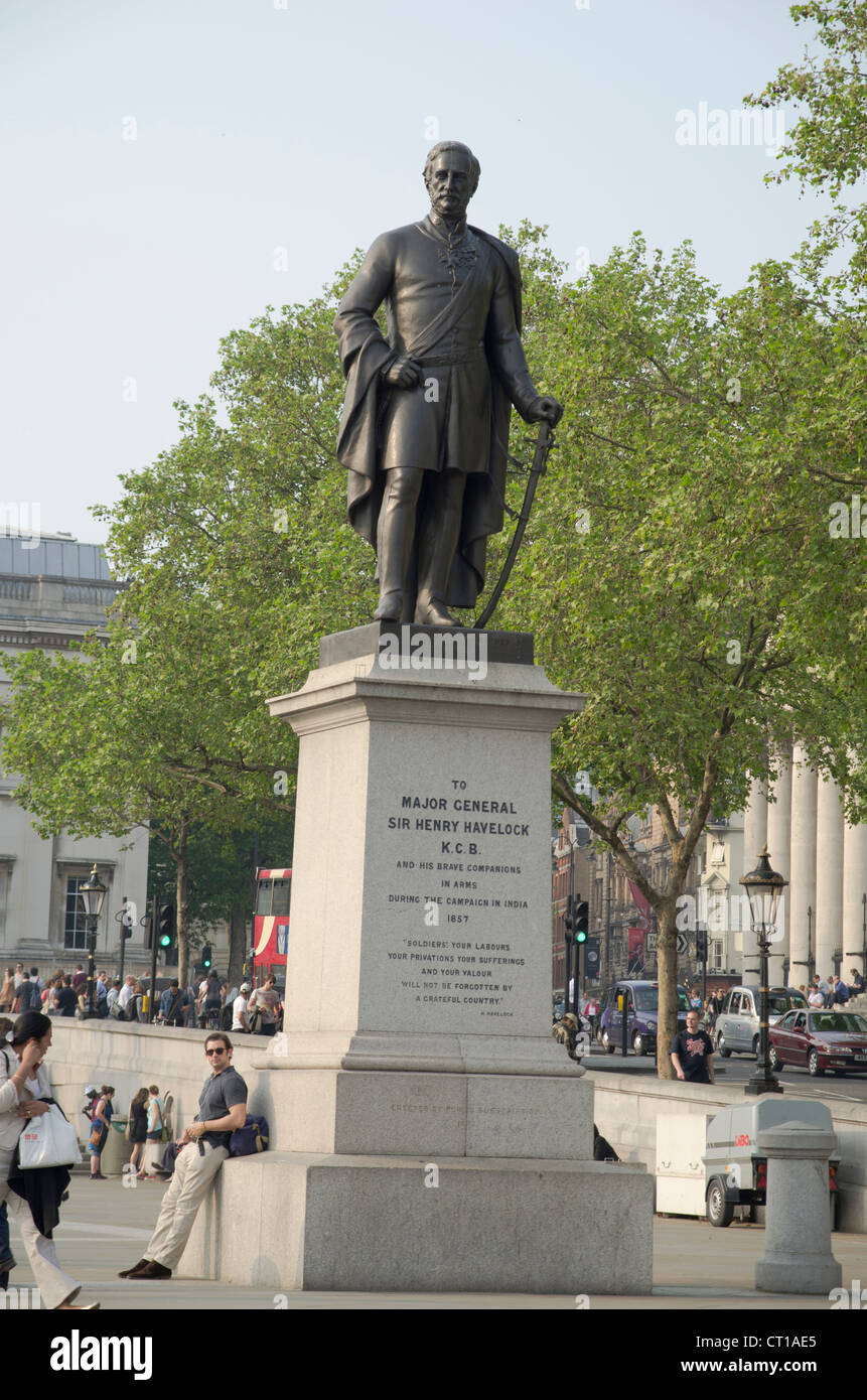 La estatua del Mayor General Sir Henry Havelock en Trafalgar Square Foto de stock