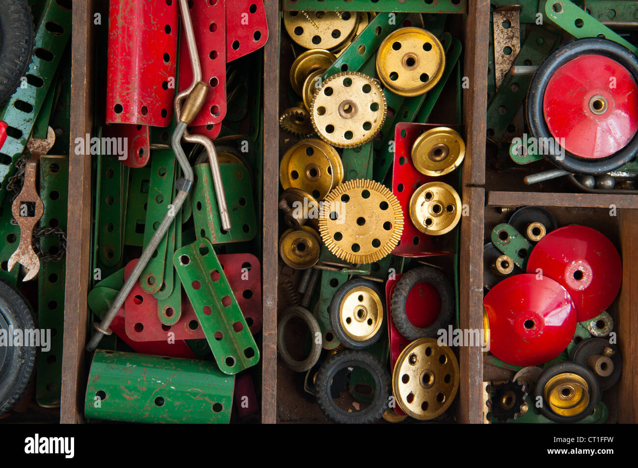 Caja de Meccano set de piezas de construcción Fotografía de stock - Alamy