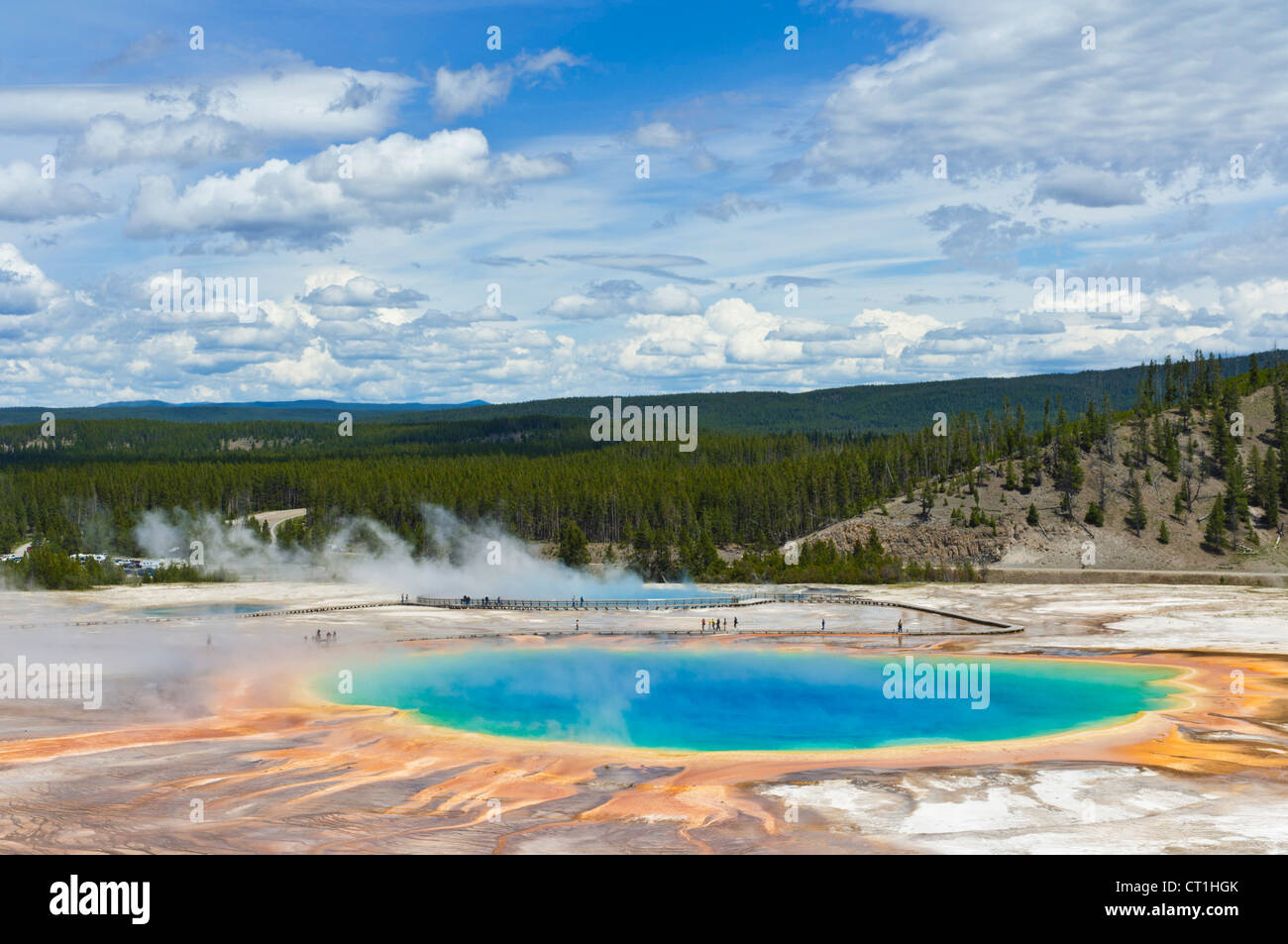 Vista aérea de Grand Prismatic Spring Midway Geyser Basin del Parque Nacional Yellowstone, Wyoming, ESTADOS UNIDOS Estados Unidos de América Foto de stock