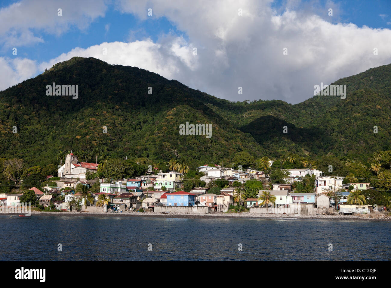 Cerca de la costa del Mar Caribe, Roseau, Dominica Foto de stock
