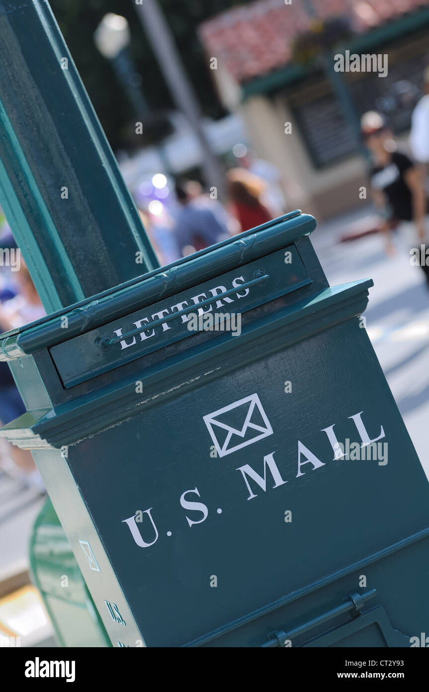 Letter Box En Un Parque Tematico De Disney En Orlando Fotografia De Stock Alamy