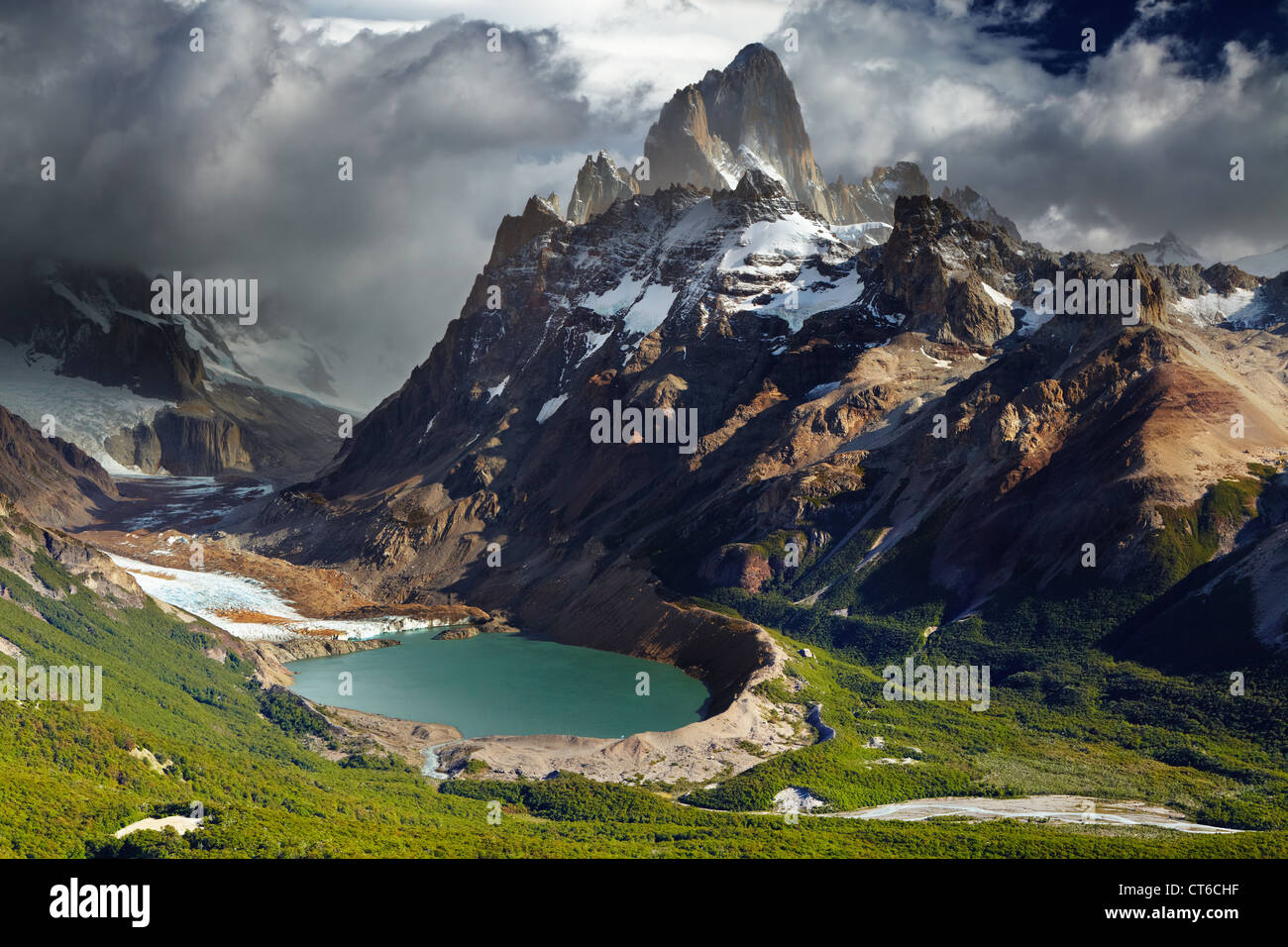 Monte Fitz Roy y laguna Torre, Parque Nacional Los Glaciares, Patagonia, Argentina Foto de stock
