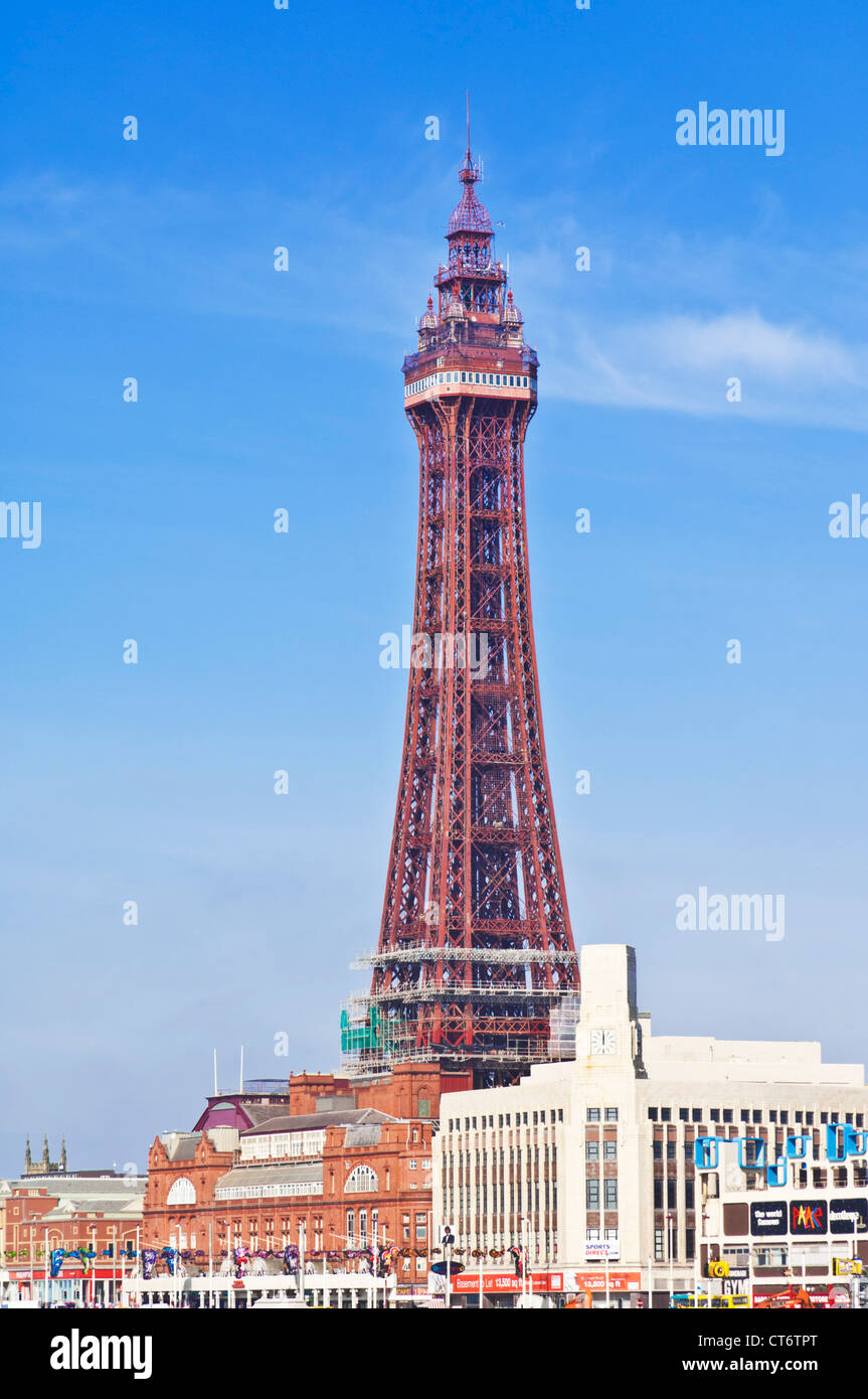 La torre de Blackpool y al mar amusements Blackpool Lancashire Inglaterra GB UK Europa Foto de stock