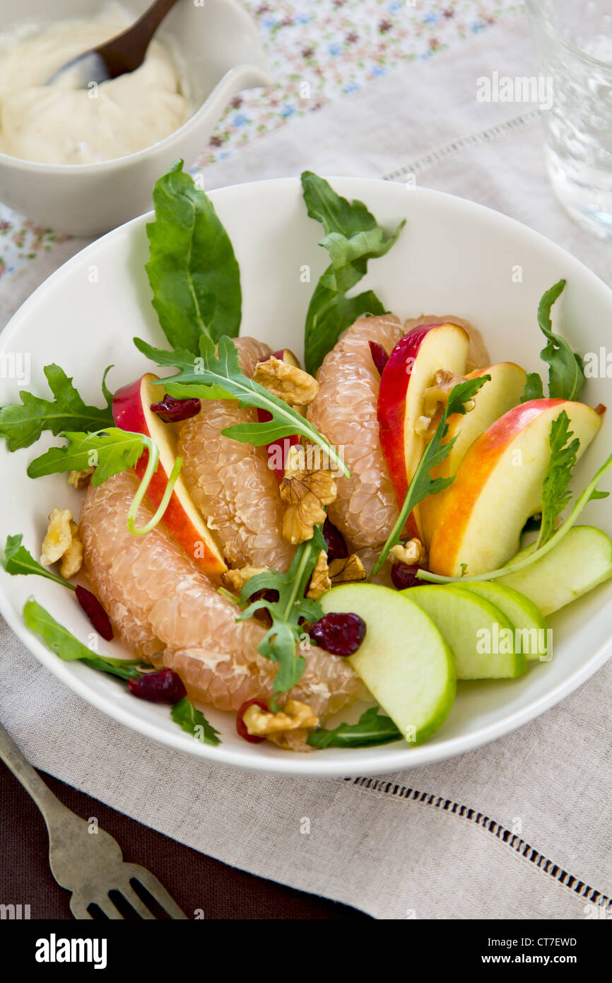 Ensalada de frutas de pomelo fotografías e imágenes de alta resolución
