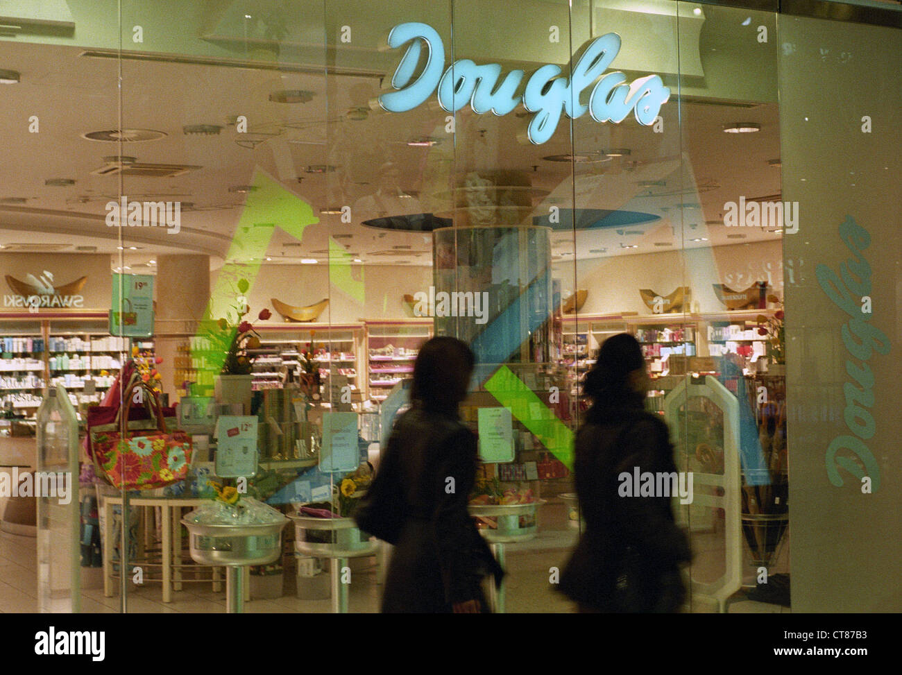 Douglas-Business en las arcadas, en Potsdamer Platz Fotografía de stock -  Alamy