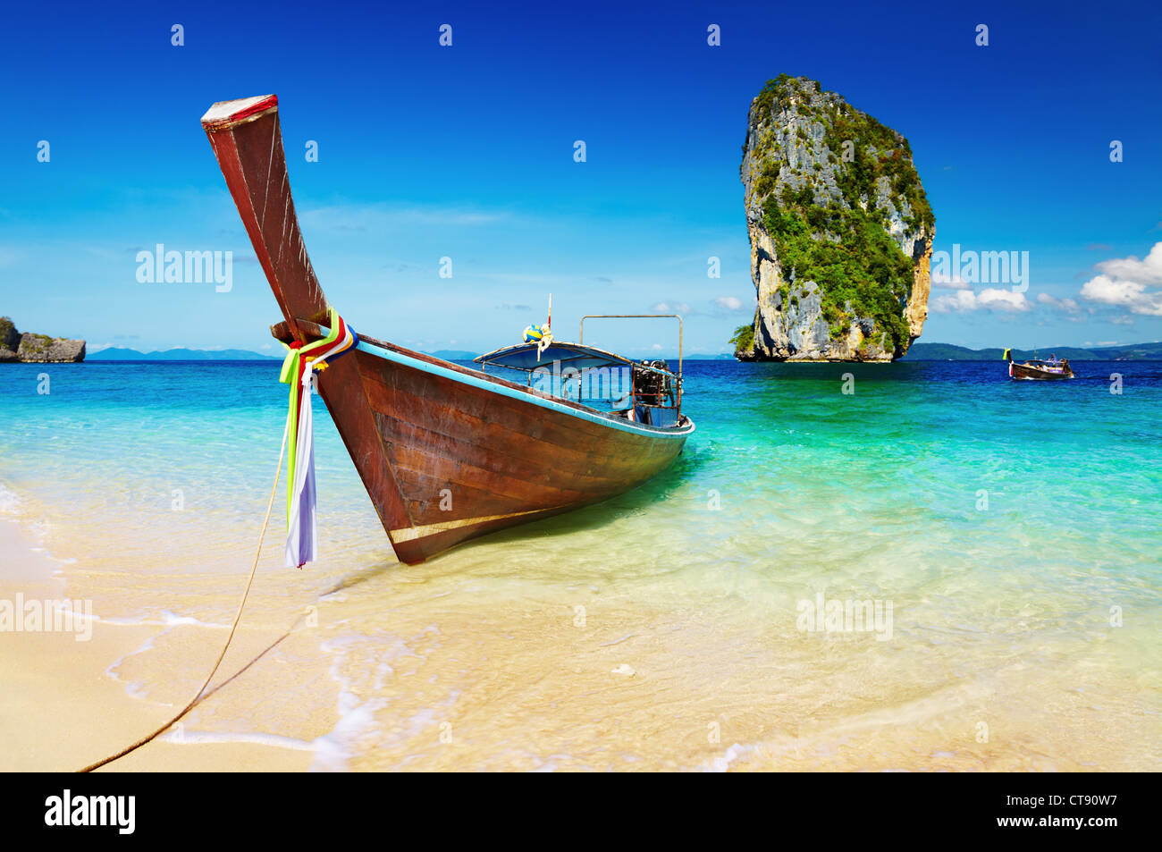 Bote de Cola Larga, Playa Tropical, Mar de Andaman, Tailandia Foto de stock