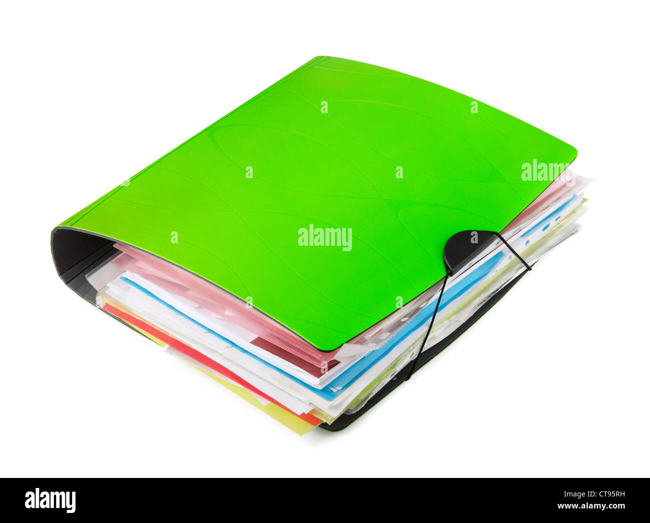 Carpeta de anillas verdes con documentos aislado en blanco Foto de stock