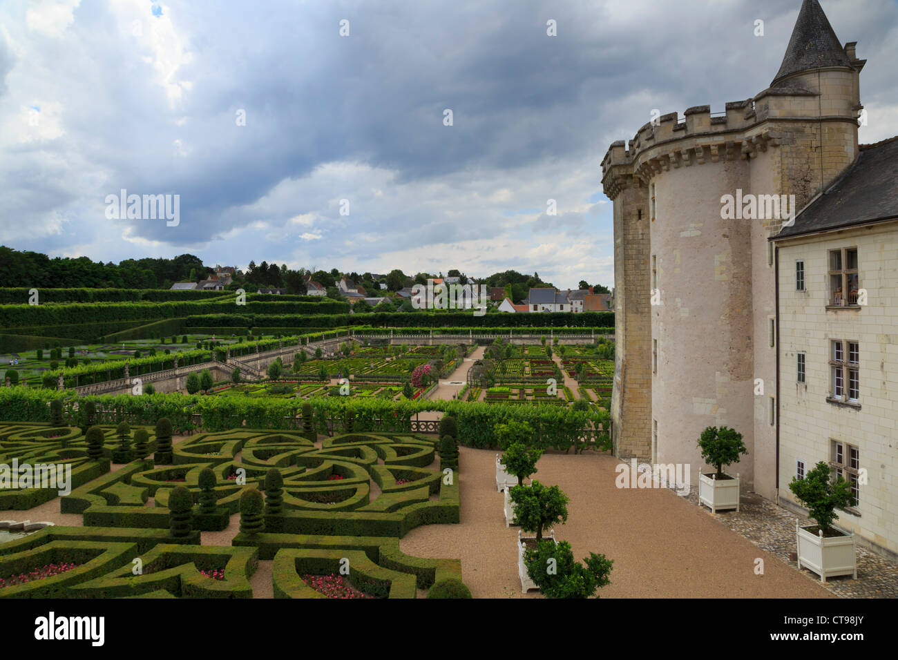 Chateau de Villandry, Valle del Loira, Francia. El palacio renacentista tardío es más famoso por sus jardines restaurados. Foto de stock
