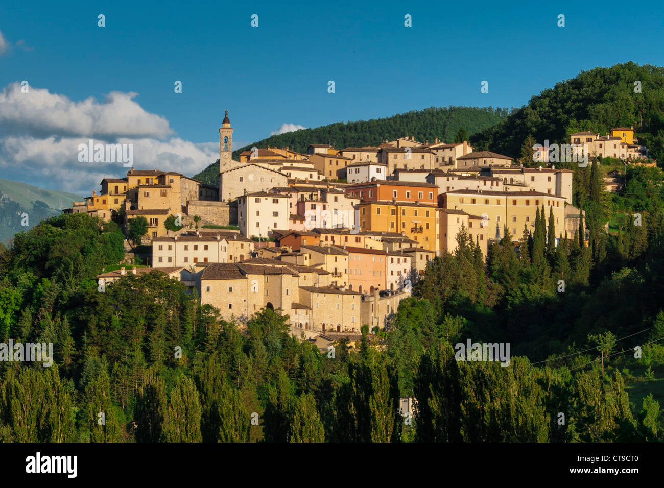 Vista de Preci, Umbría, Italia. Foto de stock
