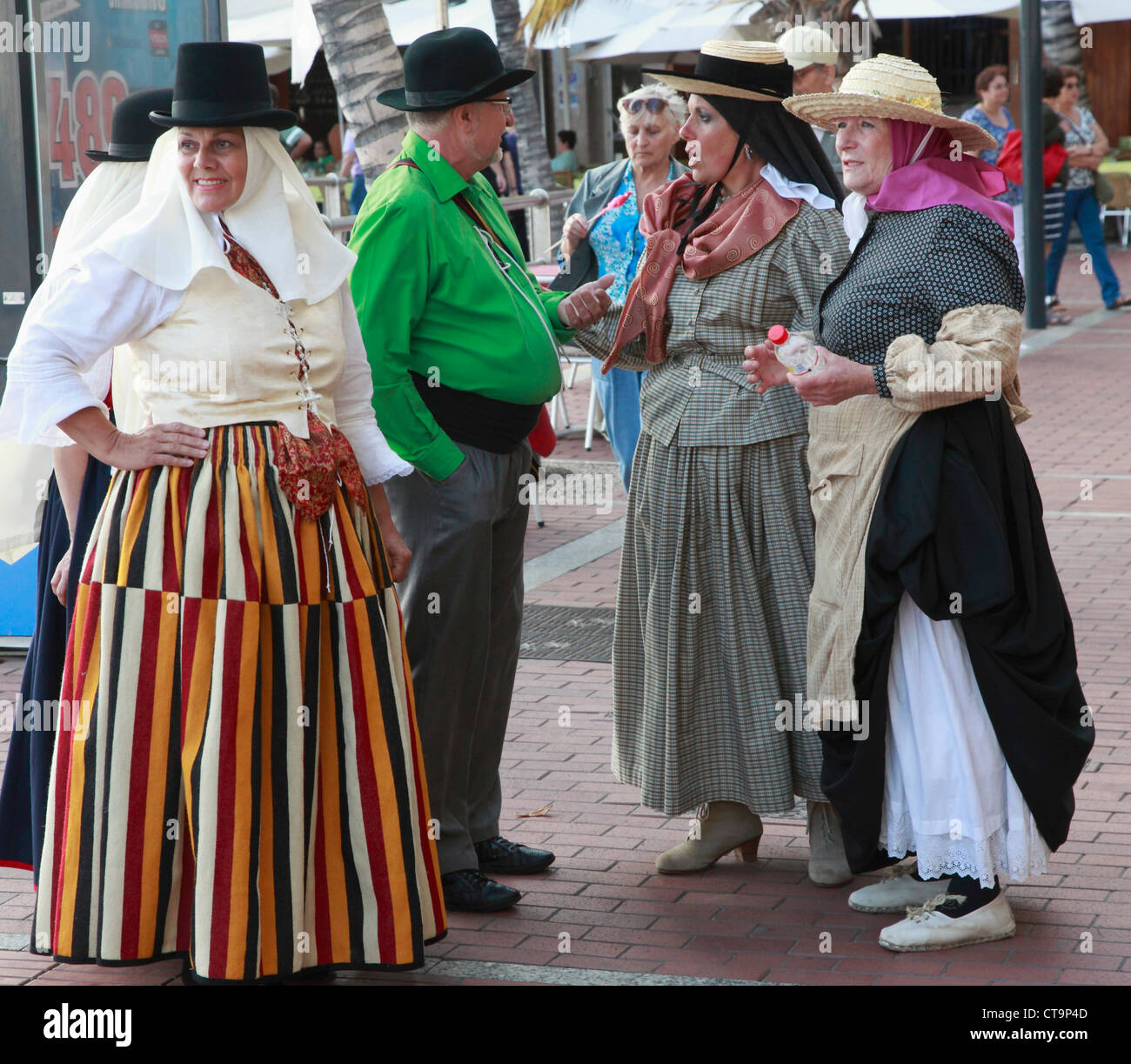 España, Islas Canarias, Gran Canaria, Las Palmas, Dia de las Canarias,  festival, gente, vestidos tradicionales Fotografía de stock - Alamy