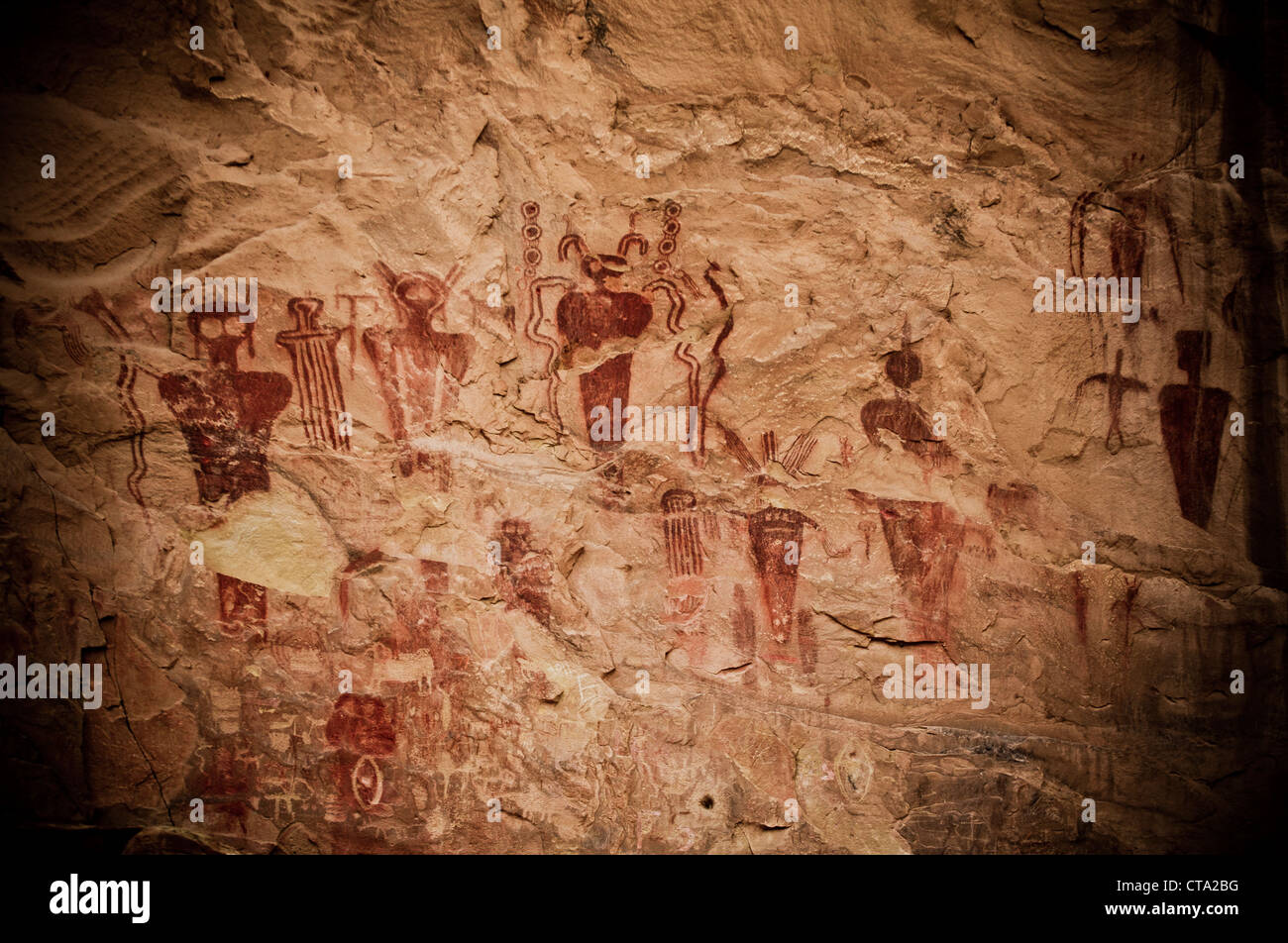 Nativos Americanos antiguos petroglifos (indio) / jeroglíficos / Pictogramas en paredes del cañón del este de Utah. Foto de stock