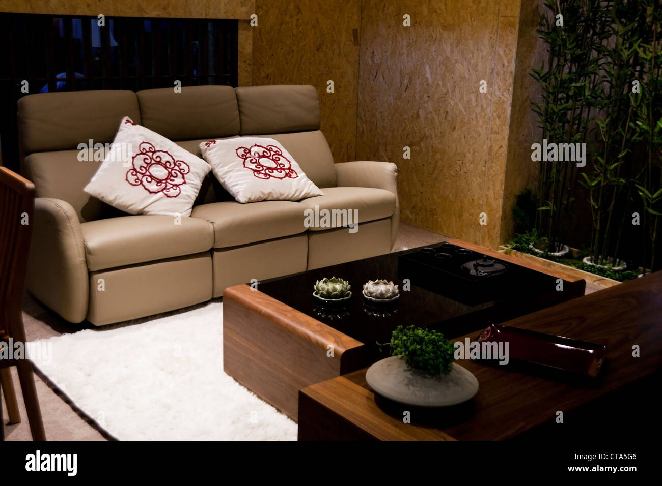 Un lujo moderno salón con sofá de Niza Foto de stock