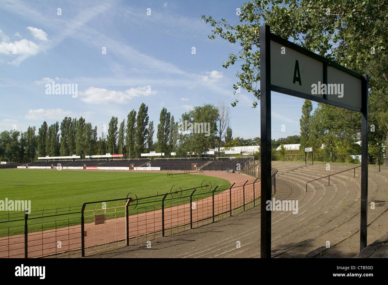 Estadio de fútbol Eisenhuettenstadt, Stahl EFC Foto de stock