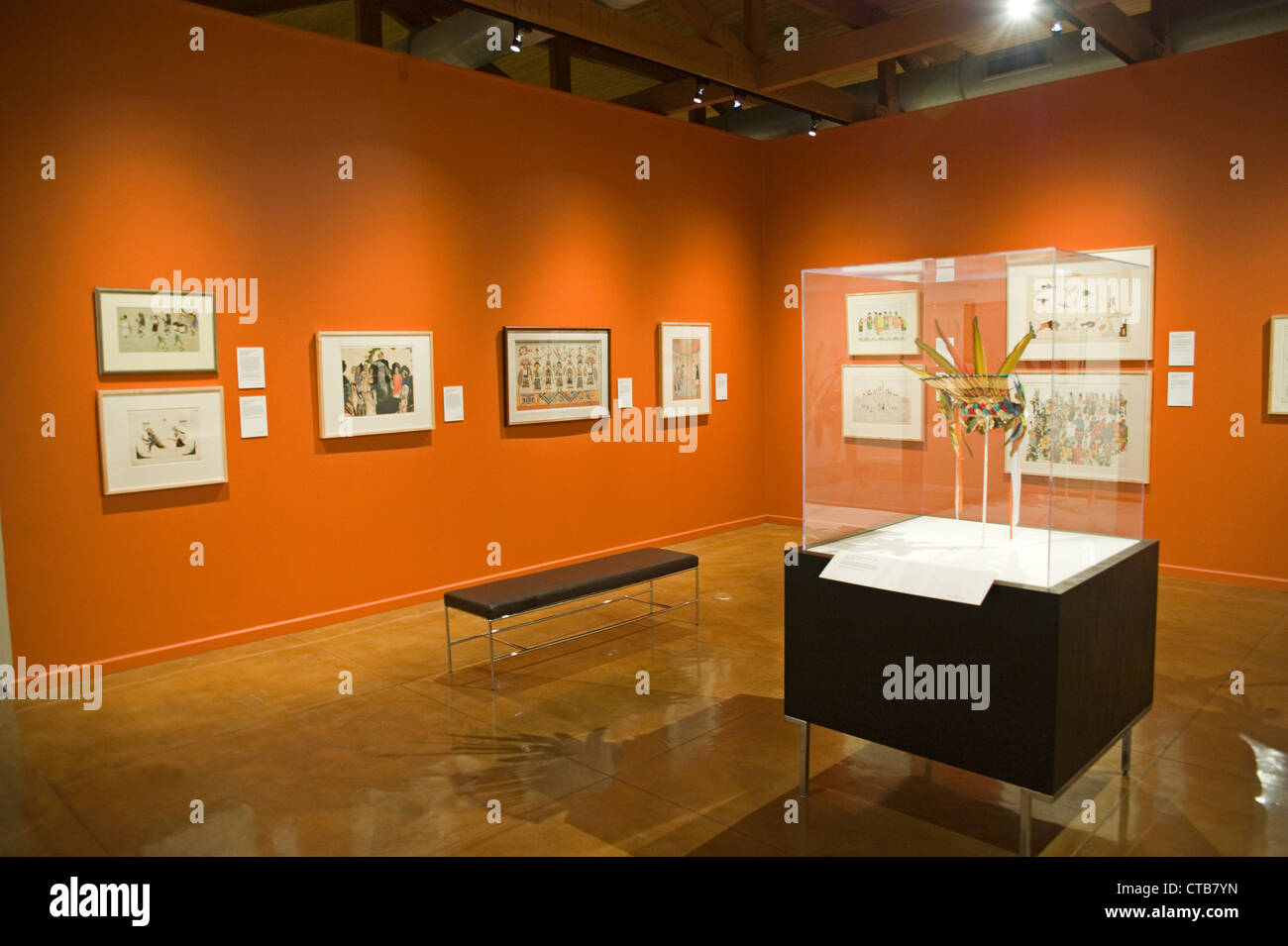 Una galería en el Museo Heard, especialista en cultura y arte de los indios americanos, ubicado cerca del centro de la ciudad de Phoenix, Arizona, EE.UU. Foto de stock