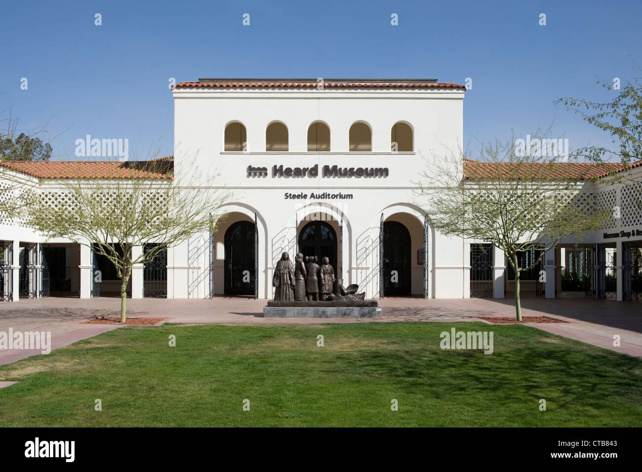 La fachada del Museo Heard, especialista en cultura y arte de los indios americanos, ubicado cerca del centro de la ciudad de Phoenix, Arizona, EE.UU. Foto de stock