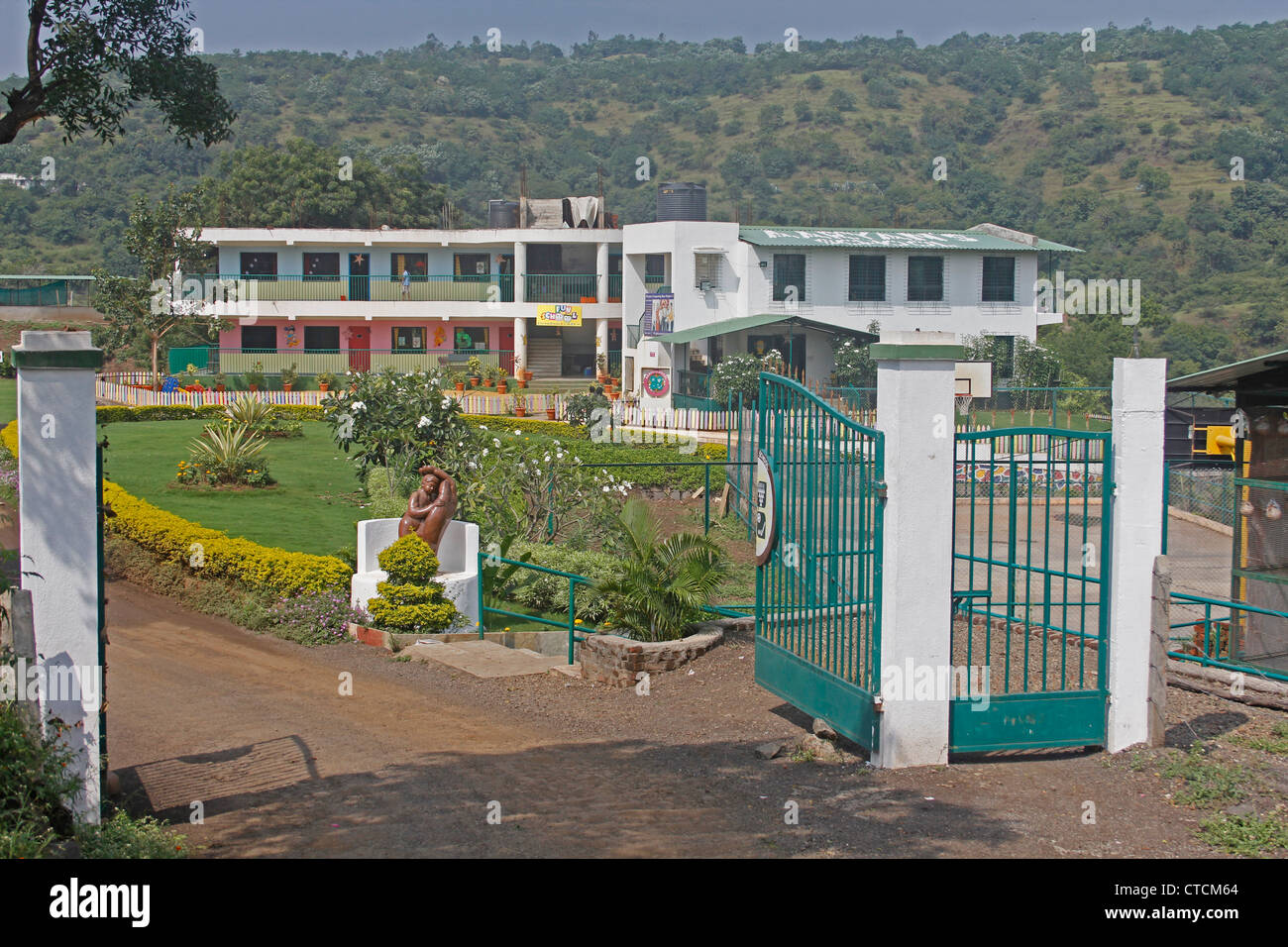 El Campus de la escuela primaria, Pune, Maharashtra, India Foto de stock