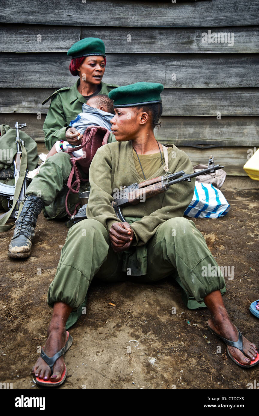 Los soldados congoleños femeninos, las FARDC, Mushake, República Democrática del Congo Foto de stock