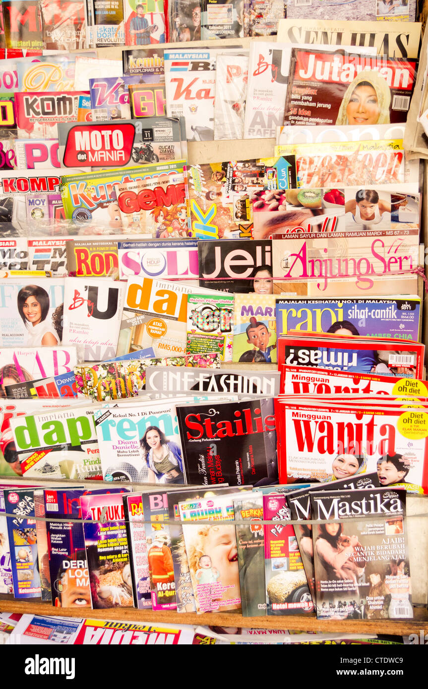 Revistas, publicaciones sobre visualización en Malasia Foto de stock