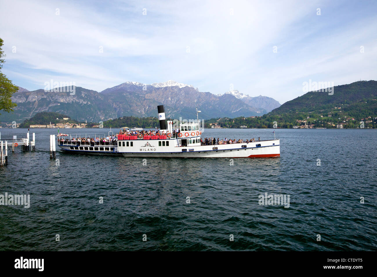 Ferry cruzando el Lago Como público de Tremezzo, Norte de Italia, de Europa Foto de stock
