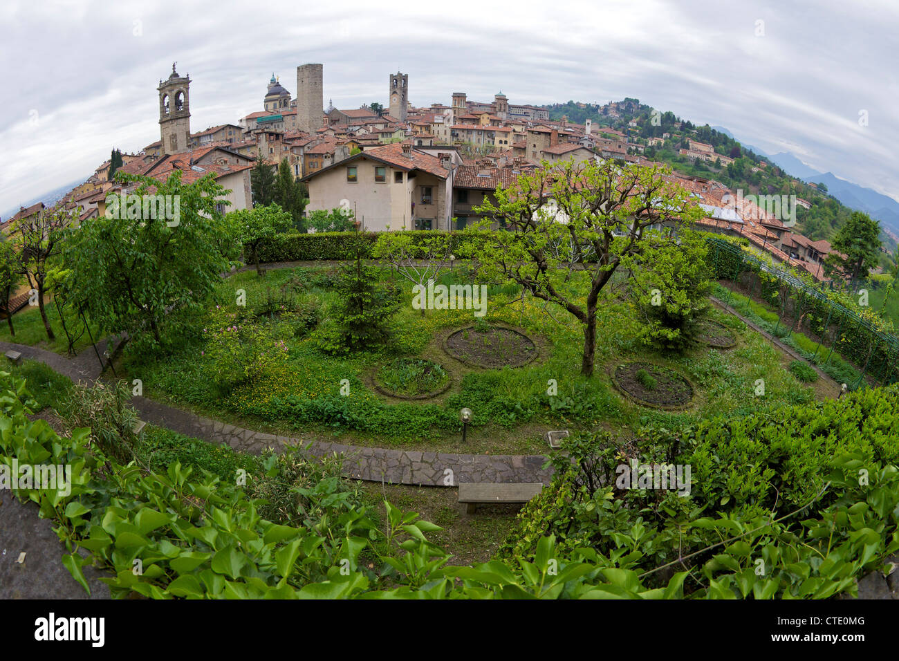 Vista de la parte alta de la ciudad, Bérgamo, Lombardía, Italia, Europa Foto de stock