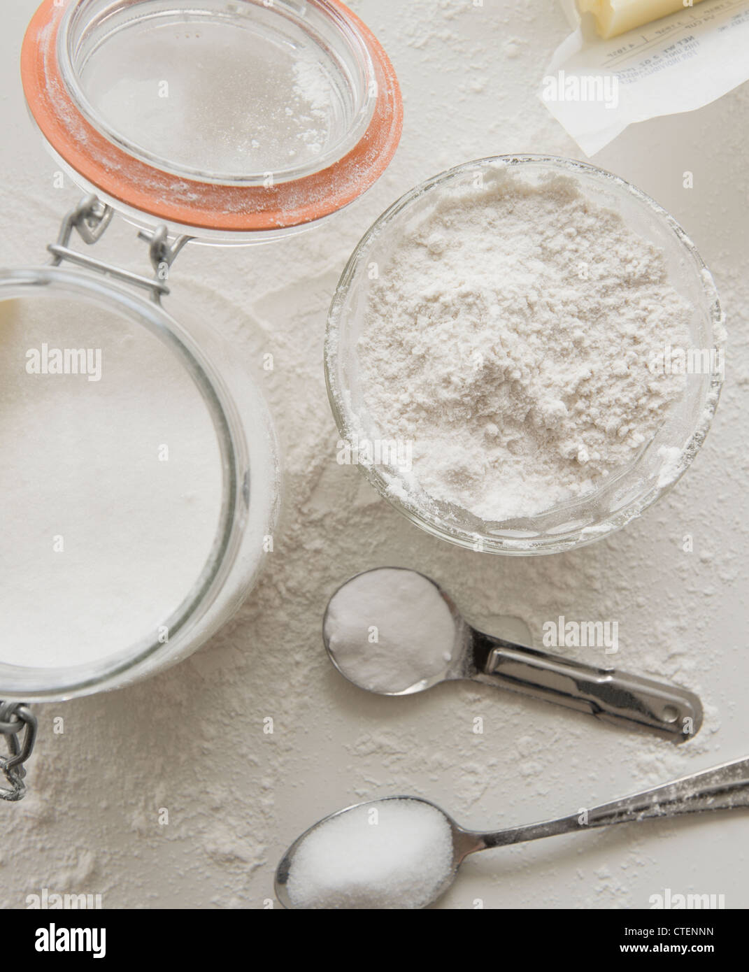 Los frascos con harina y azúcar Fotografía de stock Alamy