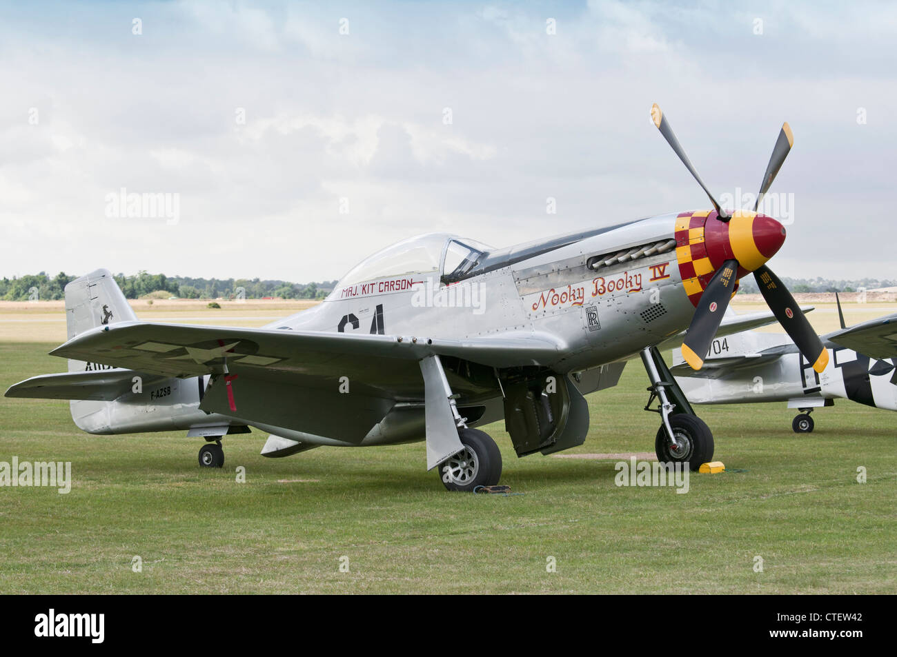 P-51 Mustang 'Nooky Booky IV' en el Flying Legends Airshow 2011, Imperial War Museum Duxford Foto de stock